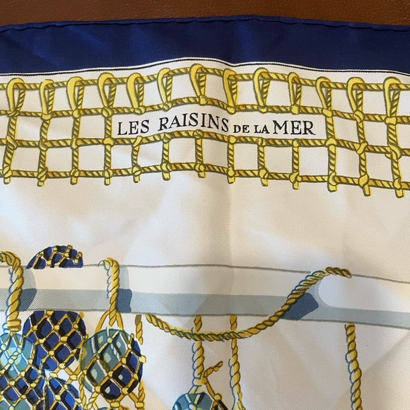 Rare Hermes large silk scarf - Picture 5 of 8